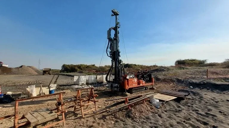 Fouille d'essai (Puits d'exploration) à Tours : reconnaissance géotechnique par excavation